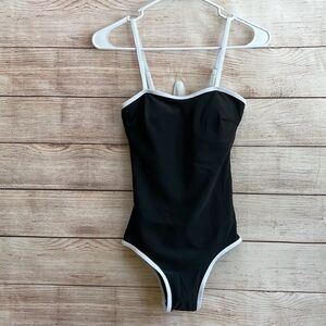 NEW WITHOUT TAGS NINO BALCUTTI ONE PIECE SWIMSUIT WITH‎ MATCHING SARONG